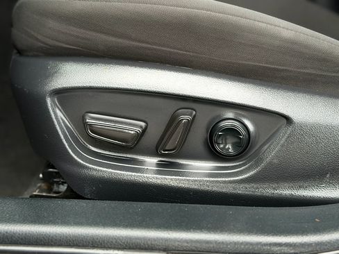 Used 2019 Toyota Camry LE image 18