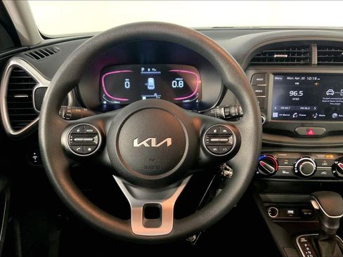 Certified 2025 Kia Soul LX w/ LX Technology Package FWD image 5