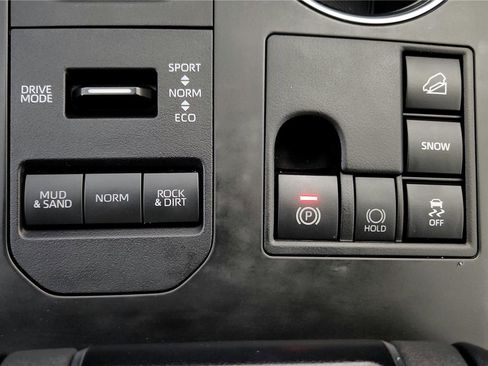 Certified 2023 Toyota Highlander XLE image 35