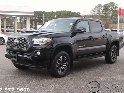 Used 2020 Toyota Tacoma TRD Sport image 3