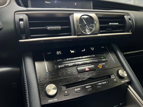 Used 2018 Lexus IS 300 image 44