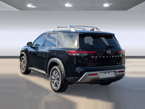 Used 2023 Nissan Pathfinder SL image 3