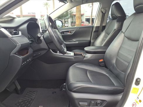 Used 2019 Toyota RAV4 Limited image 15