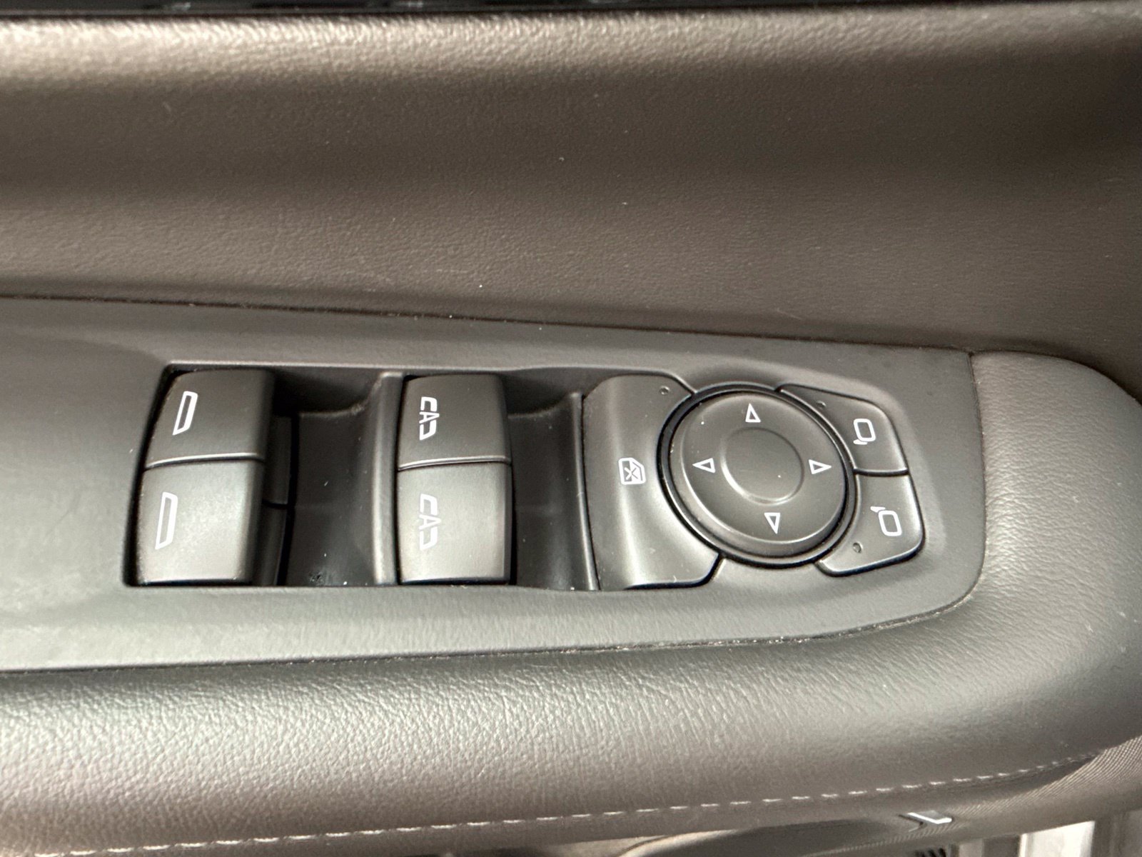 Used 2025 Chevrolet Suburban Z71 AWD/4WD image 13