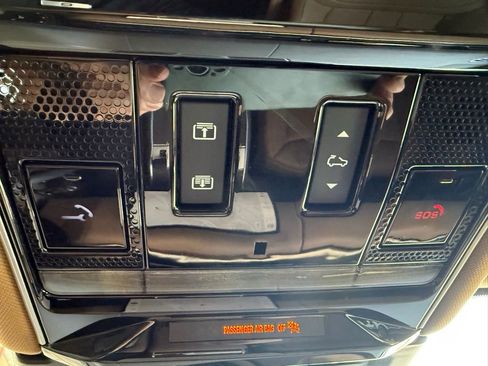 Used 2025 Land Rover Range Rover Long Wheelbase SE AWD/4WD image 41