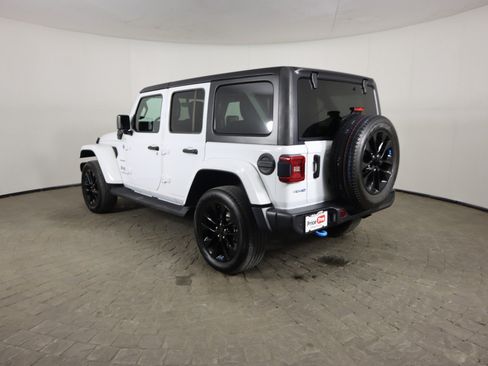 Used 2022 Jeep Wrangler Unlimited Sahara w/ Safety Group AWD/4WD image 5