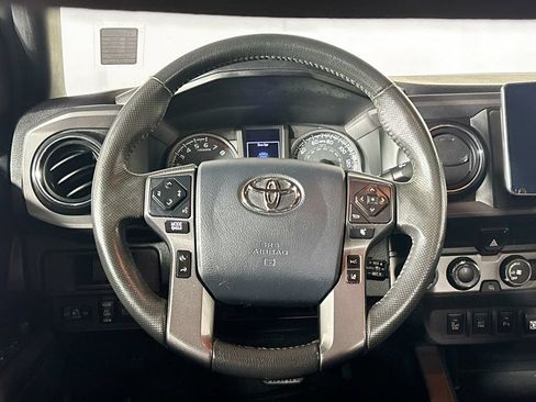 Used 2019 Toyota Tacoma TRD Off-Road w/ Technology Package AWD/4WD image 13
