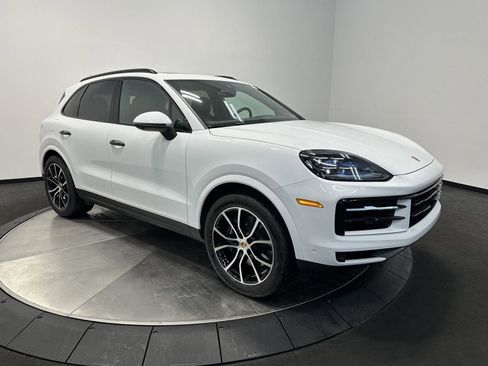 Certified 2025 Porsche Cayenne image 9