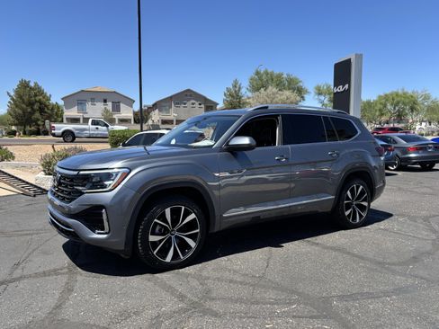 Used 2024 Volkswagen Atlas SEL Premium R-Line AWD/4WD image 5