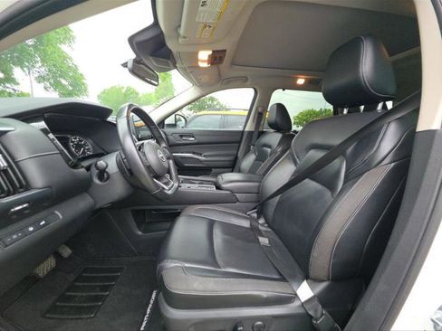 Used 2022 Nissan Pathfinder SL w/ SL Premium Package FWD image 3