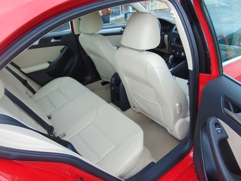 Used 2014 Volkswagen Jetta SE FWD image 4