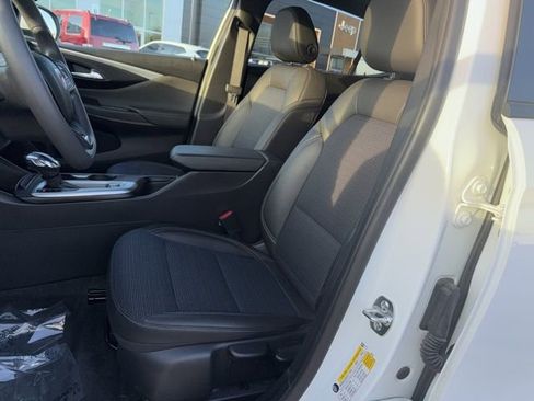 Used 2025 Buick Envista Preferred image 10