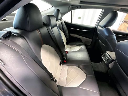 Used 2019 Toyota Camry XLE FWD image 16