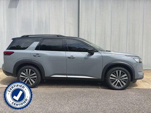 Used 2022 Nissan Pathfinder Platinum w/ Cargo Package FWD image 2