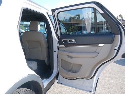 Used 2018 Ford Explorer Limited w/ Equipment Group 301A FWD image 30