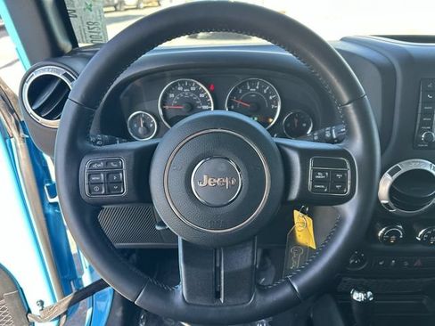 Used 2018 Jeep Wrangler Unlimited Rubicon w/ Connectivity Group AWD/4WD image 21