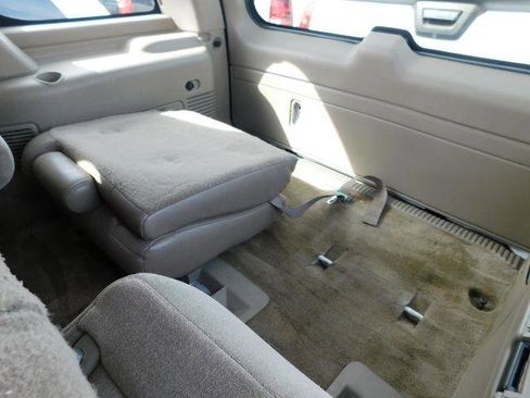 Used 2004 Chevrolet Tahoe LS w/ Safe And Secure Package RWD image 16