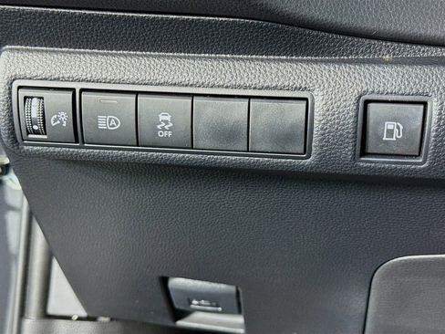 Used 2025 Toyota Corolla SE image 14