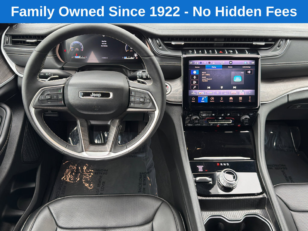 Used 2025 Jeep Grand Cherokee Limited w/ Luxury Tech Group II AWD/4WD image 24