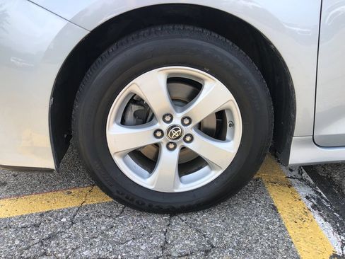 Used 2020 Toyota Sienna LE w/ Carpet Mat Package FWD image 17