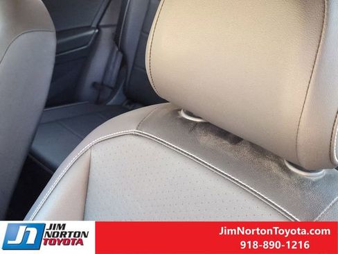 Used 2021 Volkswagen Tiguan SE image 17