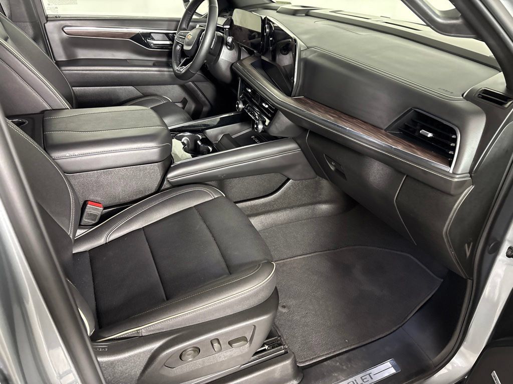 Certified 2025 Chevrolet Suburban Premier RWD image 19
