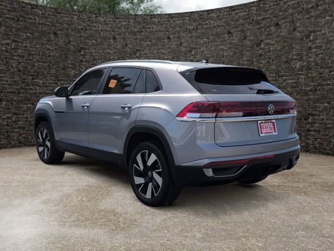 Used 2024 Volkswagen Atlas Cross Sport SE FWD image 4