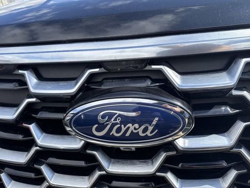 Used 2025 Ford Explorer Platinum w/ Ultimate Package image 8