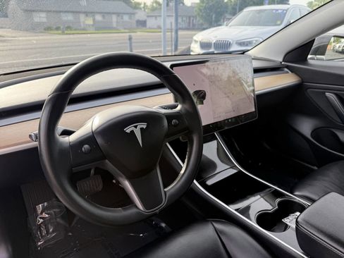 Used 2018 Tesla Model 3 Long Range RWD image 11