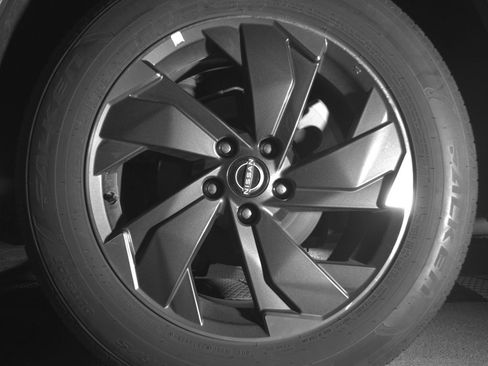 Used 2025 Nissan Rogue SV FWD image 14