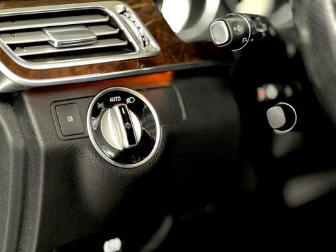 Used 2016 Mercedes-Benz E 350 4MATIC Wagon image 26