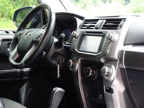 Used 2016 Toyota 4Runner SR5 Premium AWD/4WD image 31
