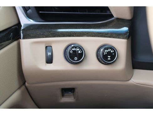Used 2018 Cadillac Escalade Platinum AWD/4WD image 21