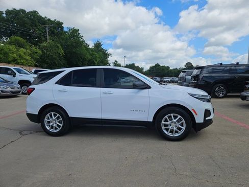 Used 2024 Chevrolet Equinox LS w/ Driver Confidence II Package FWD image 4