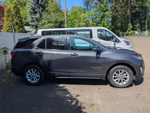 Used 2018 Chevrolet Equinox LT FWD image 10