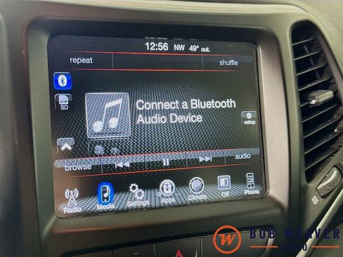 Used 2018 Jeep Cherokee Trailhawk AWD/4WD image 13