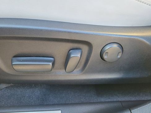 Used 2022 Lexus RX 350L Premium w/ Premium Package image 23