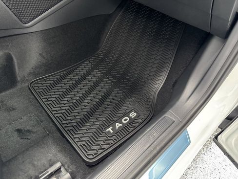 New 2026 Volkswagen Taos SE image 30