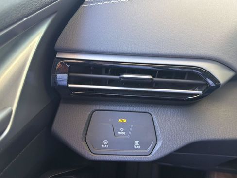 Certified 2024 Volkswagen ID.4 2WD image 20