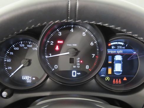 Certified 2026 Porsche Macan AWD/4WD image 16