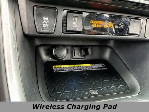Used 2020 Toyota RAV4 XSE AWD/4WD image 16
