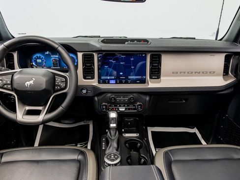 Used 2025 Ford Bronco Outer Banks image 44