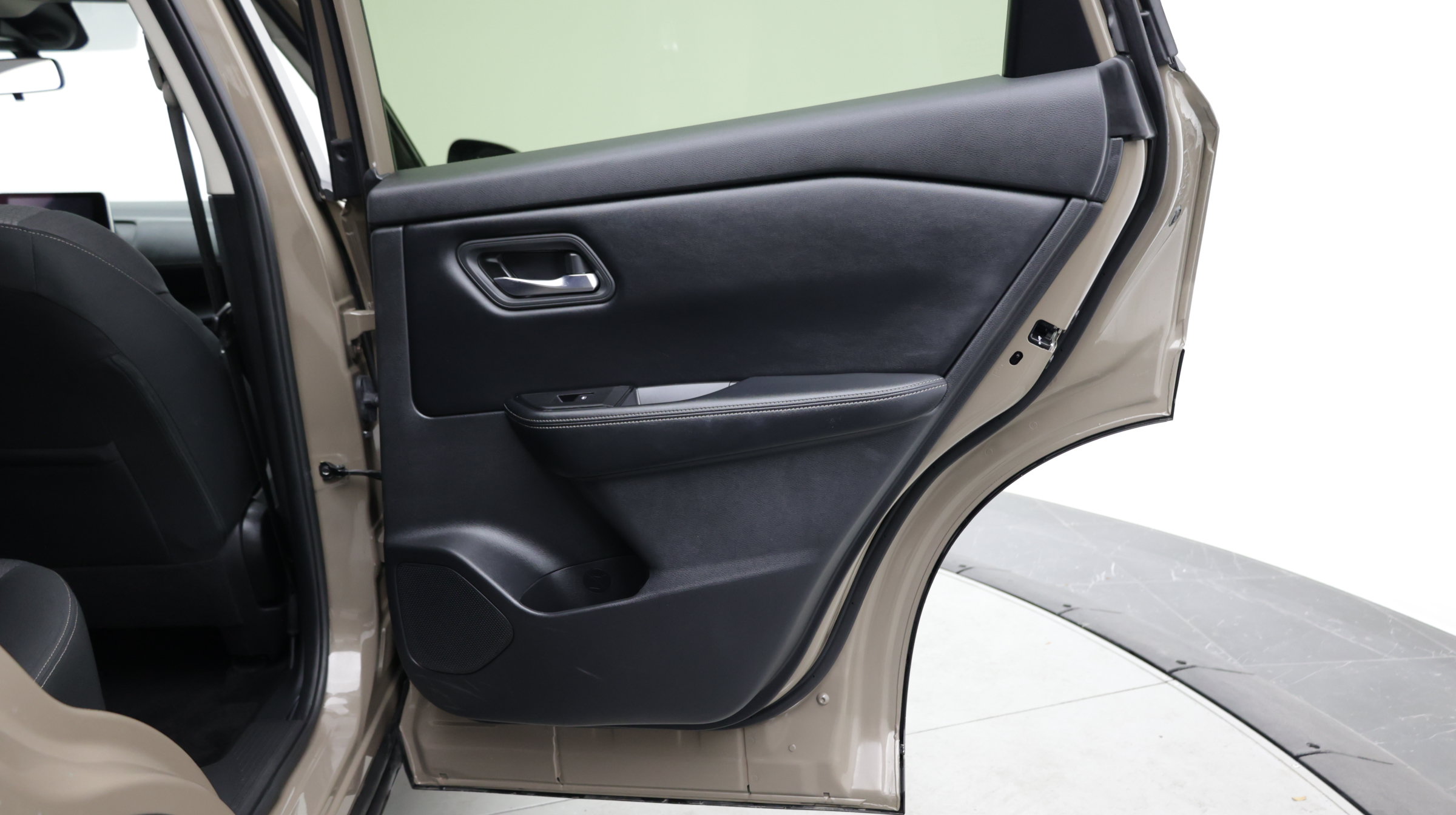 Used 2025 Nissan Rogue SV FWD image 34