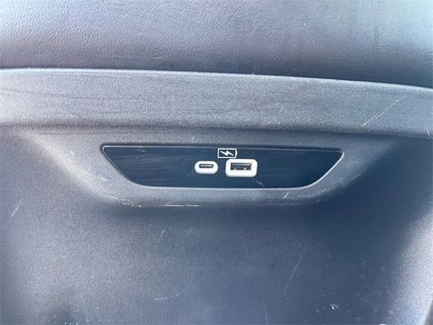 Used 2023 Chrysler Pacifica Touring-L image 23