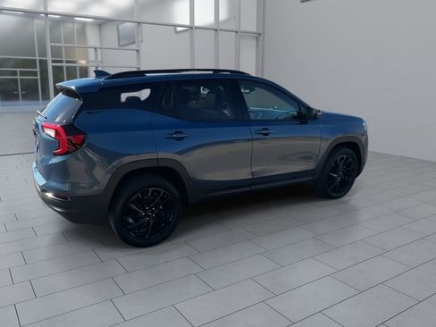 Used 2024 GMC Terrain SLT w/ Elevation Edition image 8