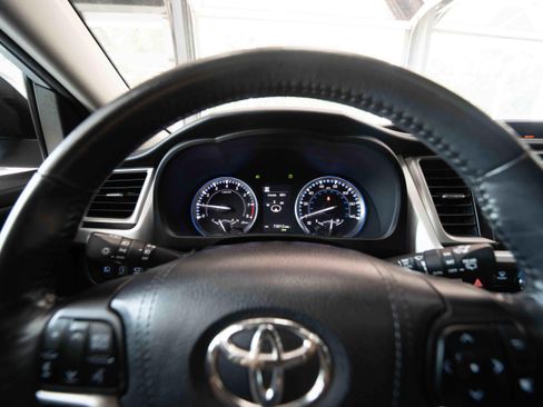 Used 2018 Toyota Highlander Limited Platinum w/ Carpet Mat Package (TMS) AWD/4WD image 15