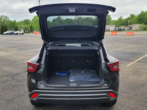 New 2026 Chevrolet Trax LT w/ Driver Confidence Package FWD image 11