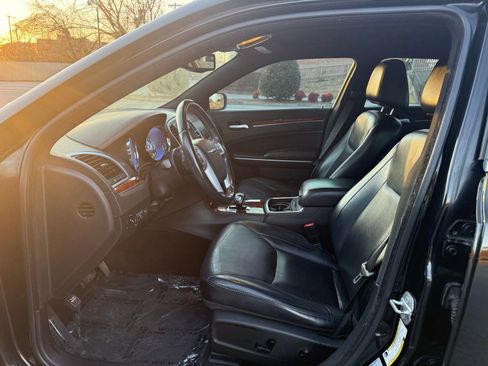 Used 2014 Chrysler 300 AWD w/ Driver Convenience Group image 14