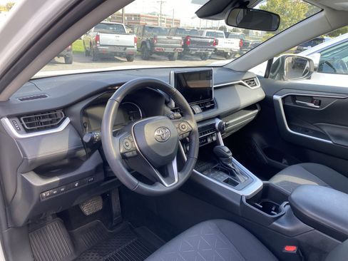 Used 2023 Toyota RAV4 XLE image 8