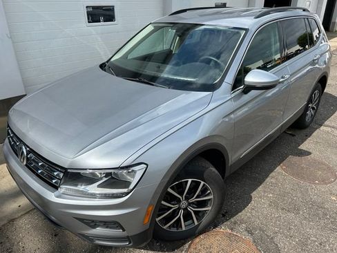 Used 2020 Volkswagen Tiguan SE AWD/4WD image 1